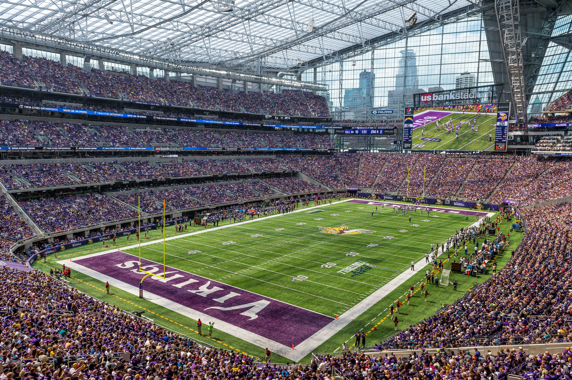 full crowd at US bank stadium